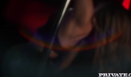 A pumped-up macho beauty brought her to a bright anal thrill