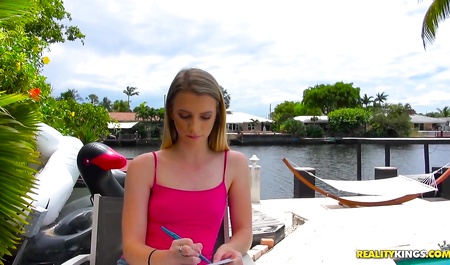 The girl from census Fucks with guy cancer on the street