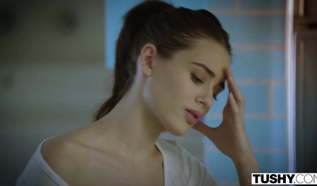 Beautiful girl licks ass and drycase with the guy on the first date