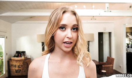 Chick suivait laptop and given in the ass neighbor