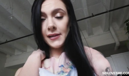 Visited the guy to chat, and got a big cock in her mouth and ass