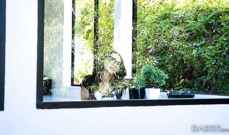 Milfy morning sex with a young neighbor instead of the usual wank